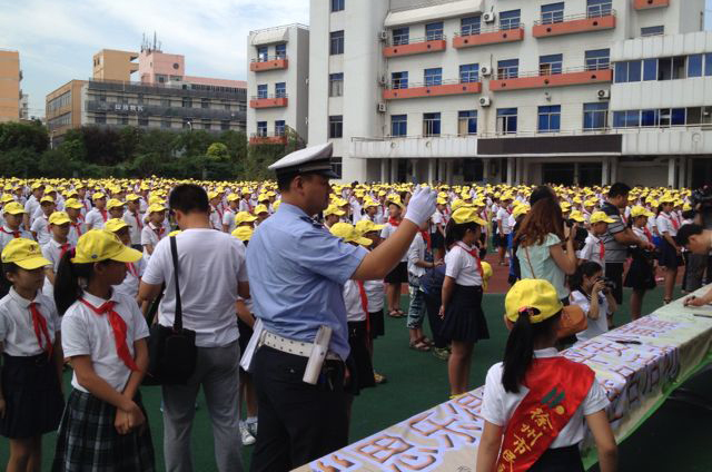 上海保温杯品牌厂海博思乐得江苏徐州助学现场报道